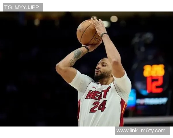 诺曼鲍威尔表现出色17投9中贡献21分三分球命中率高达50但难挽败局